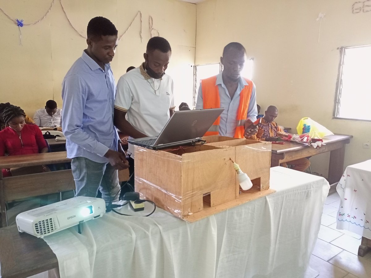 iucdouala's tweet photo. #Soutenances des #projets #tutorés licences technologiques  filières #industrielles et #technologiques #ISTDI #SEAS ce jour au campus de Logbessou.
Félicitations à tous!
Une fois de plus, le succès est au rendez-vous!
#IUC https://t.co/weV32AMwNO