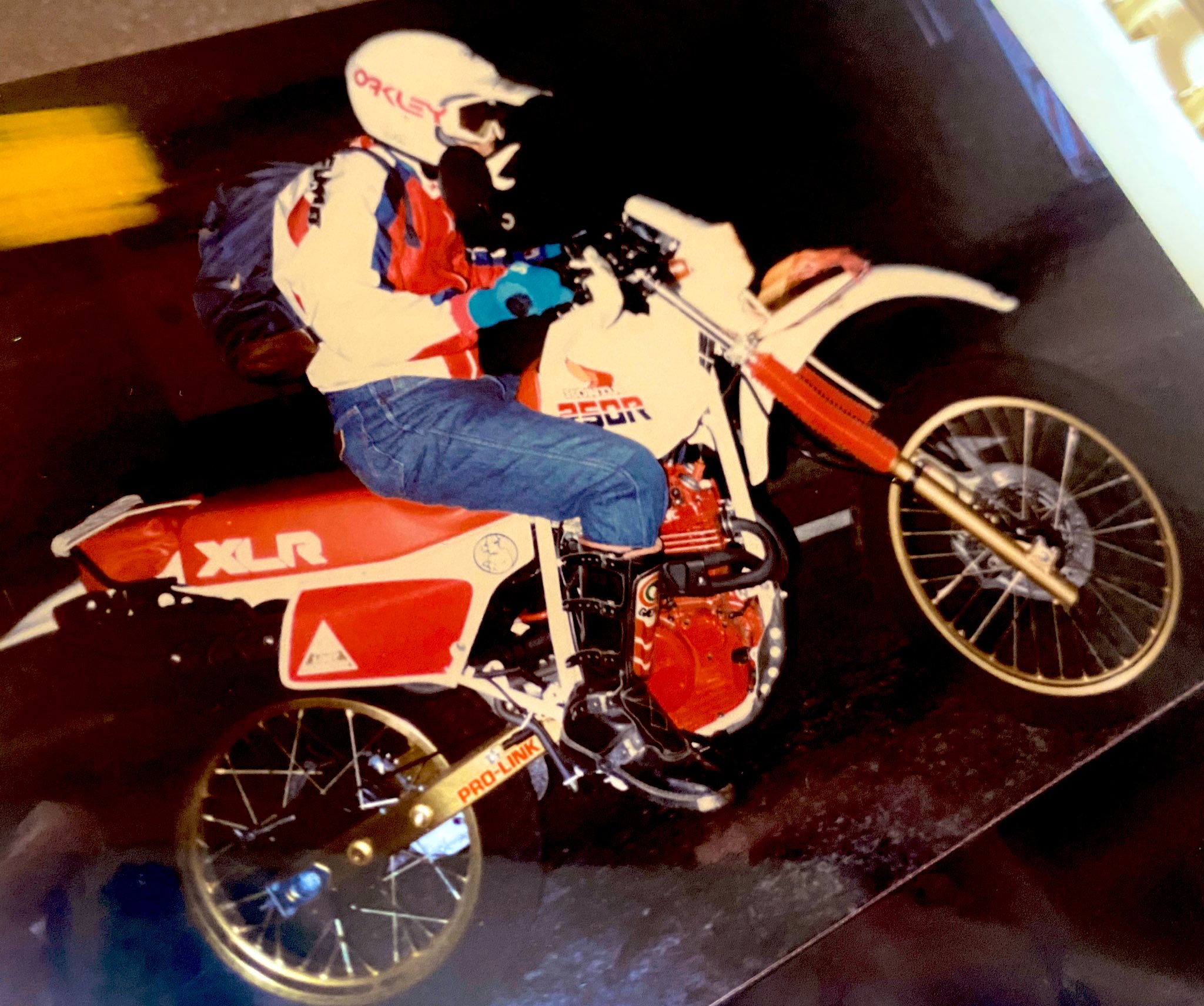 きのこちゃん バイク乗り始めてわかったこと うちの叔父さん昔オフロードしてたらしい え かっこよすぎて草 びっくりすぎて森 チーム名の由来ロマンすぎて山 てか 昔のバイクのスタイルオシャレすぎる きのこちゃん バイク バイク女子