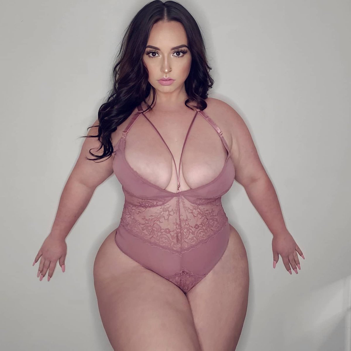 CurvyGirlTeam +139K on Twitter: "The Gorgeous 💗💗💗 ️ @fuchsiafifi_ ️ https://t.co/hSnkCuvA8Q