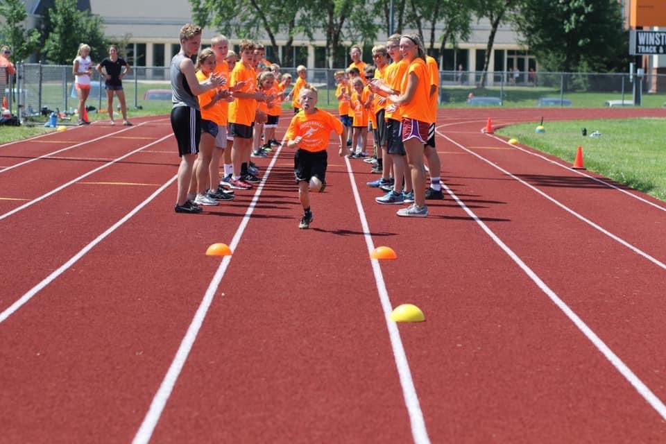 TrackEHS's tweet photo. Can your kid sprint? Come find out at the 2021 Tiger Speed Camp! See camp flyer below ⬇️⬇️⬇️ for more details. 🏃‍♀️🏃‍♂️💨 @LMS_PanthersTnF @LMSTrackField https://t.co/cIb8Z7GgKh