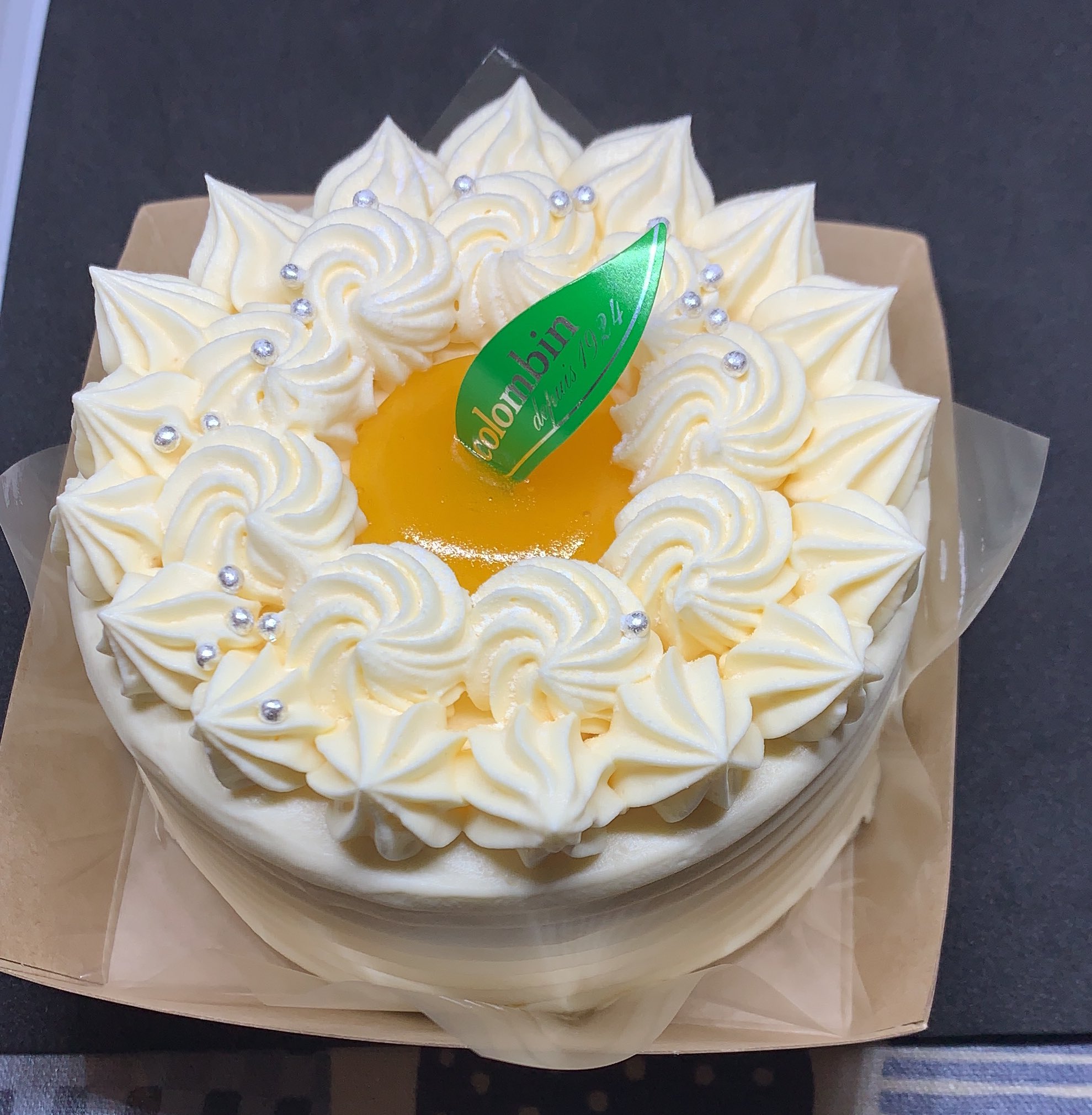 ボンボンしょうへい 611日目はコロンバンのバタークリームミニデコレーションとヨーグルトフルーツロール 今日は誕生日 だったので大好きなバタークリームのケーキとヨーグルトに釣られてロールケーキを選んだ やっぱり大正解でした 1日1おやつ