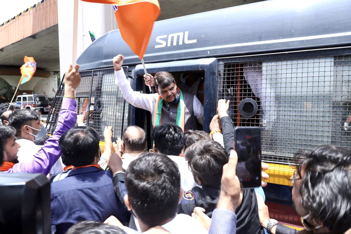 Dev_Fadnavis's tweet photo. एकतर ओबीसी आरक्षण द्या, नाहीतर खुर्च्या खाली करा!
ज्यांनी सर्व समाजांच्या उन्नतीसाठी आपले आयुष्य वेचले, त्या छत्रपती राजर्षि शाहू महाराज यांच्या जयंतीदिनी ओबीसी आरक्षणासाठी आज भारतीय जनता पार्टीच्या वतीने संपूर्ण राज्यात निर्णायक लढ्याचा प्रारंभ झाला.
#OBCvirodhiMVA https://t.co/49mqyth4Kp