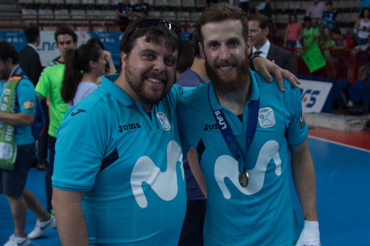 MrRobles21's tweet photo. Hoy cumple años una de las mejores personas que he conocido dentro del fútbol sala.

Un grande que a sus 27 años (año arriba, año abajo) emprende una nueva aventura.

Todo lo mejor!! Mucha salud y muchos éxitos!!

Muchas felicidades @Pola7Futsal!!! https://t.co/bNeSBCdojN
