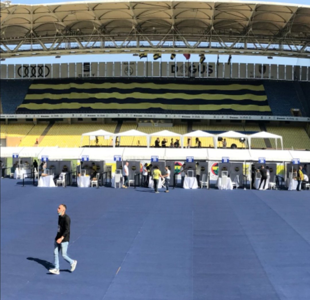 Fenerbahçe'nln seçim için kurduğu sistem statlarda yapılabilecek aşılamaya örnek. Kalabalık olmadan onlarca kabin. İsteyen tribünde bekleyebilir sırasını. <a href="/Fenerbahce/">Fenerbahçe SK</a> <a href="/saglikbakanligi/">T.C. Sağlık Bakanlığı</a>