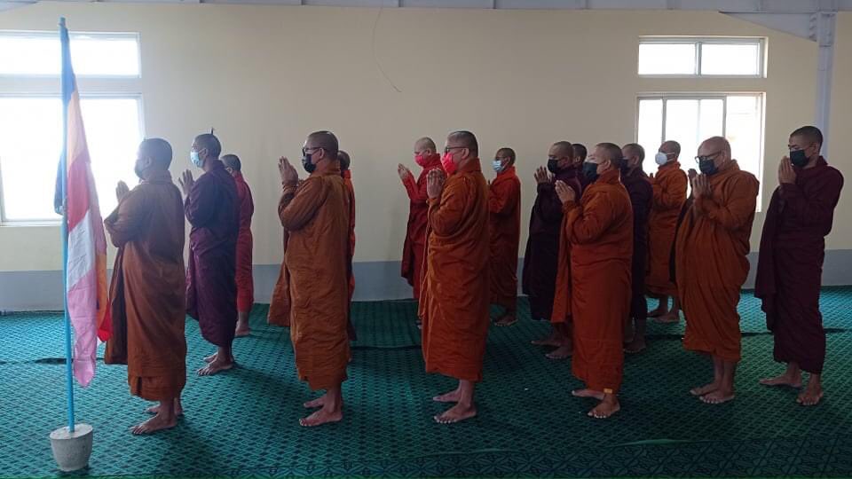 klatpri's tweet image. The monks' Union in Mandalay recited Paritta on the evening of June 26 for the emergence of a federal union and freedom of Myanmar people from dictatorship and for the heroes who fell during the Spring Revolution. #GenocidalMilitary #WhatsHappeningInMyanmar #June26Coup