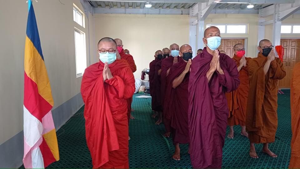 klatpri's tweet image. The monks' Union in Mandalay recited Paritta on the evening of June 26 for the emergence of a federal union and freedom of Myanmar people from dictatorship and for the heroes who fell during the Spring Revolution. #GenocidalMilitary #WhatsHappeningInMyanmar #June26Coup