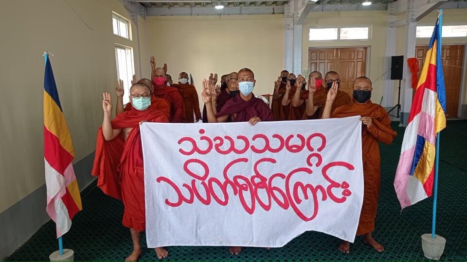 klatpri's tweet image. The monks' Union in Mandalay recited Paritta on the evening of June 26 for the emergence of a federal union and freedom of Myanmar people from dictatorship and for the heroes who fell during the Spring Revolution. #GenocidalMilitary #WhatsHappeningInMyanmar #June26Coup