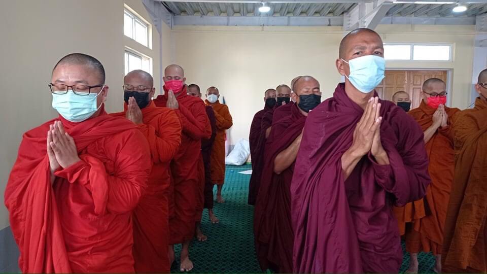 klatpri's tweet image. The monks' Union in Mandalay recited Paritta on the evening of June 26 for the emergence of a federal union and freedom of Myanmar people from dictatorship and for the heroes who fell during the Spring Revolution. #GenocidalMilitary #WhatsHappeningInMyanmar #June26Coup