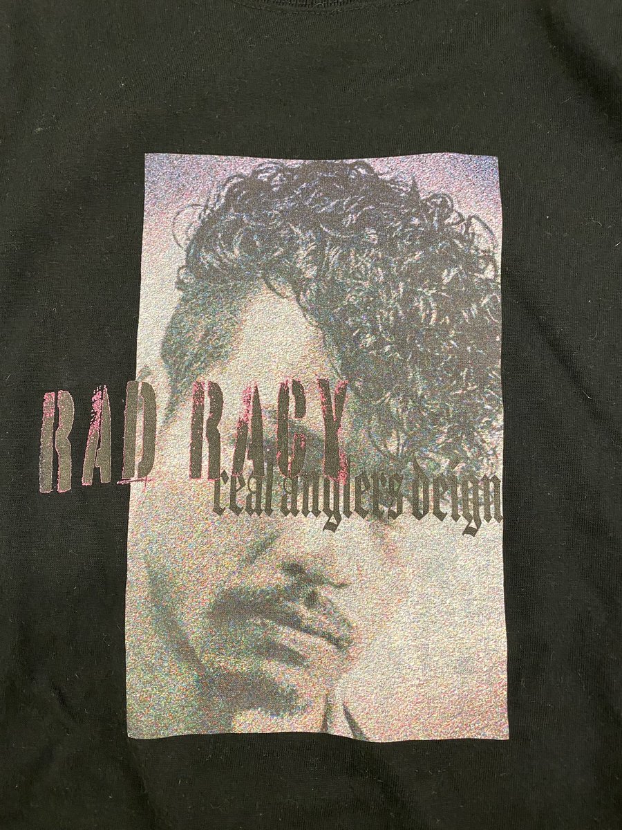 mtstn3ib's tweet photo. いつも着ている魚模様の服
RADRACY
ピスタチオ伊地知さんがやっている釣りブランドです!
今日から夏物の通販が始まるのですが
在庫が余るとリアル白目になると思うので是非覗いて下さい!
ちなみに、写真はサンプルで作ってたのを全力で販売反対した昔の僕Tです、、
https://t.co/CgEI5T1B3X https://t.co/A7IwVW6J78