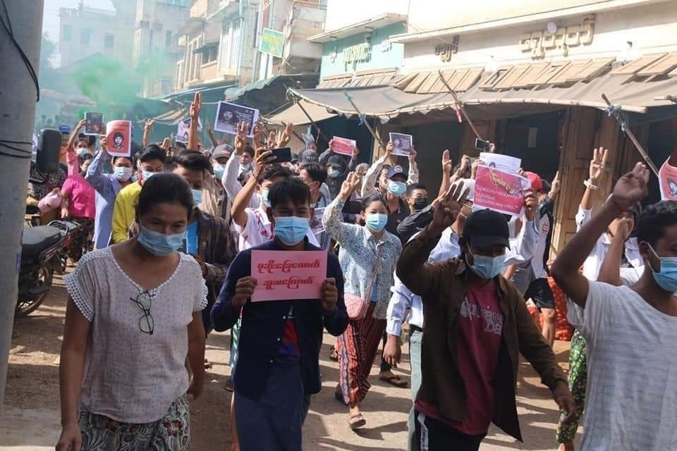 Myanmar_Now_Eng's tweet photo. Residents in Monywa, Sagaing, rallied against Myanmar's military dictatorship today (Jun 26). 

Photos: CJ

#WhatsHappeningInMyanmar https://t.co/Pw0DJZEDaf