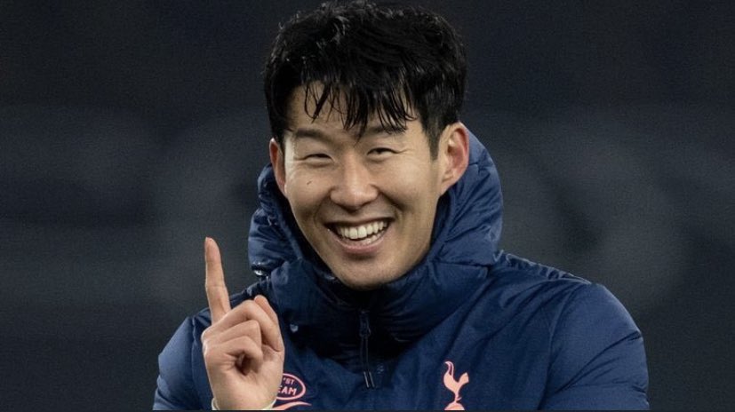 SonnyExtra's tweet photo. Sonny when asked what team he'd like to play for at any time in history:

Heung-Min Son: "I want to be focused at Tottenham because I have a lot of things to achieve, big aims and big goals. Right now, #Tottenham is my dream team and I just want to focus on that."

True passion❤️ https://t.co/qdjbxhcWDx
