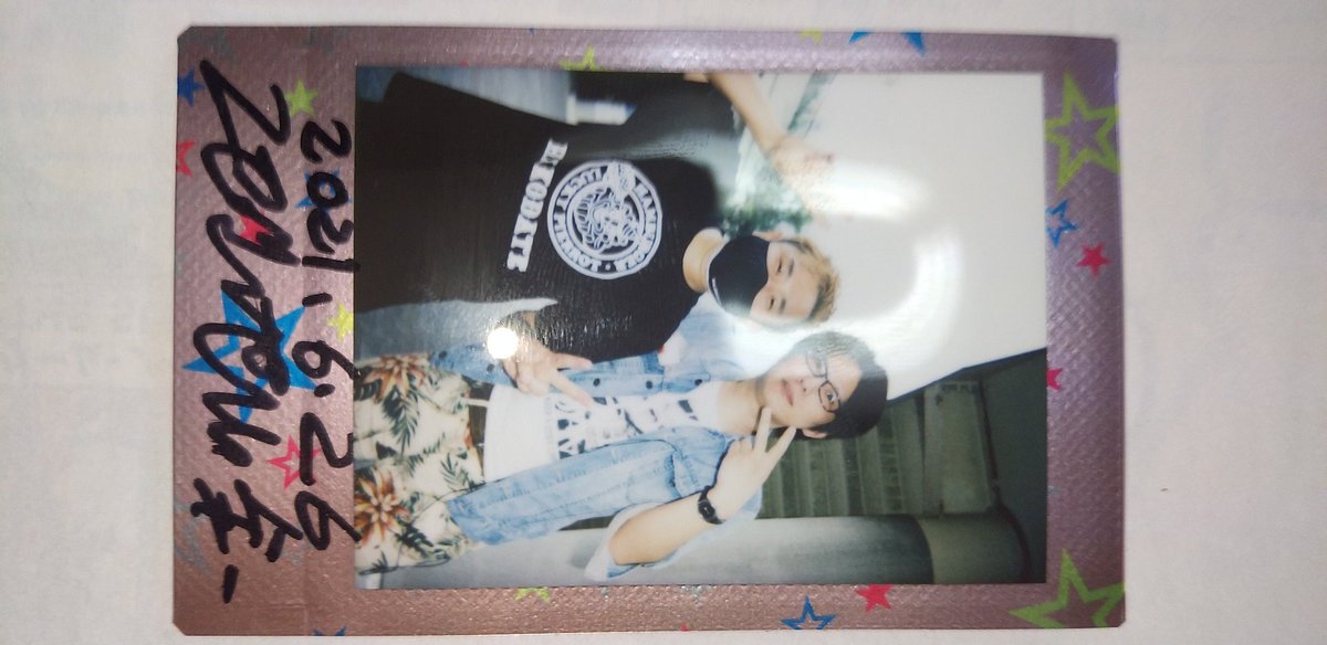 明日は九州から片道3時間かけて大阪いく。
ジュンさん、Twitterで有名な方に会えるの楽しみだな☺
日曜日は何しようかな?
元ニコ生FX配信者の火薬樽さんに会いに行くか、飛田新地で風俗遊びをするかw
明日の服装は、元FX芸人の全一君と会った服装で行こうかな😄
ハイビスカスの短パンは俺ですw