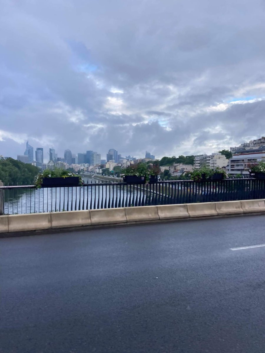 En marge du #TDF2021, #200nanas pour 200 km départ de Pantin. Formidable évènement de l'Audax Club Parisien.