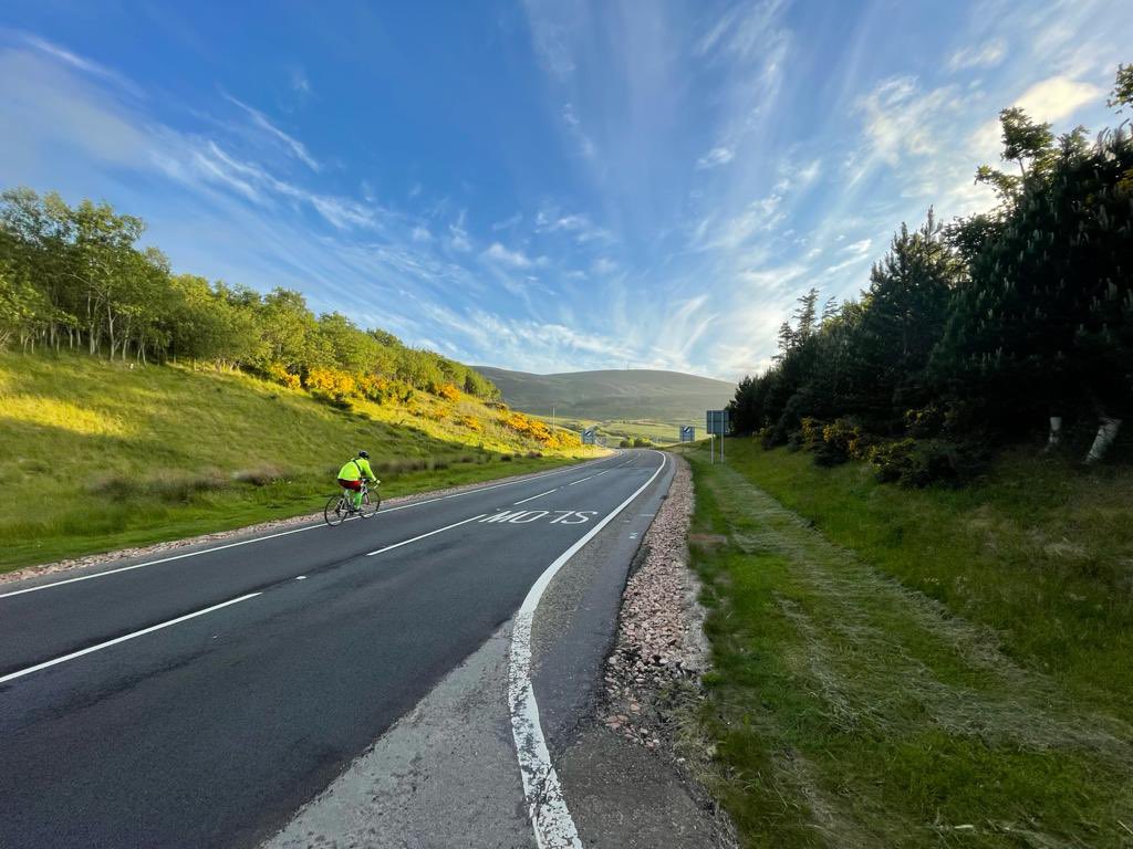 Potter_Runs's tweet photo. #lejog finished. 6 days running 240 miles. 6 1/2 days cycling 622 miles. Thank you for all the support 🏃🚴🏻‍♂️@MindCharity @UKRunChat #MentalHealthMatters #MentalHealthAwareness #ukrunning #ukrunchat #247running https://t.co/L3A4nTGL3o