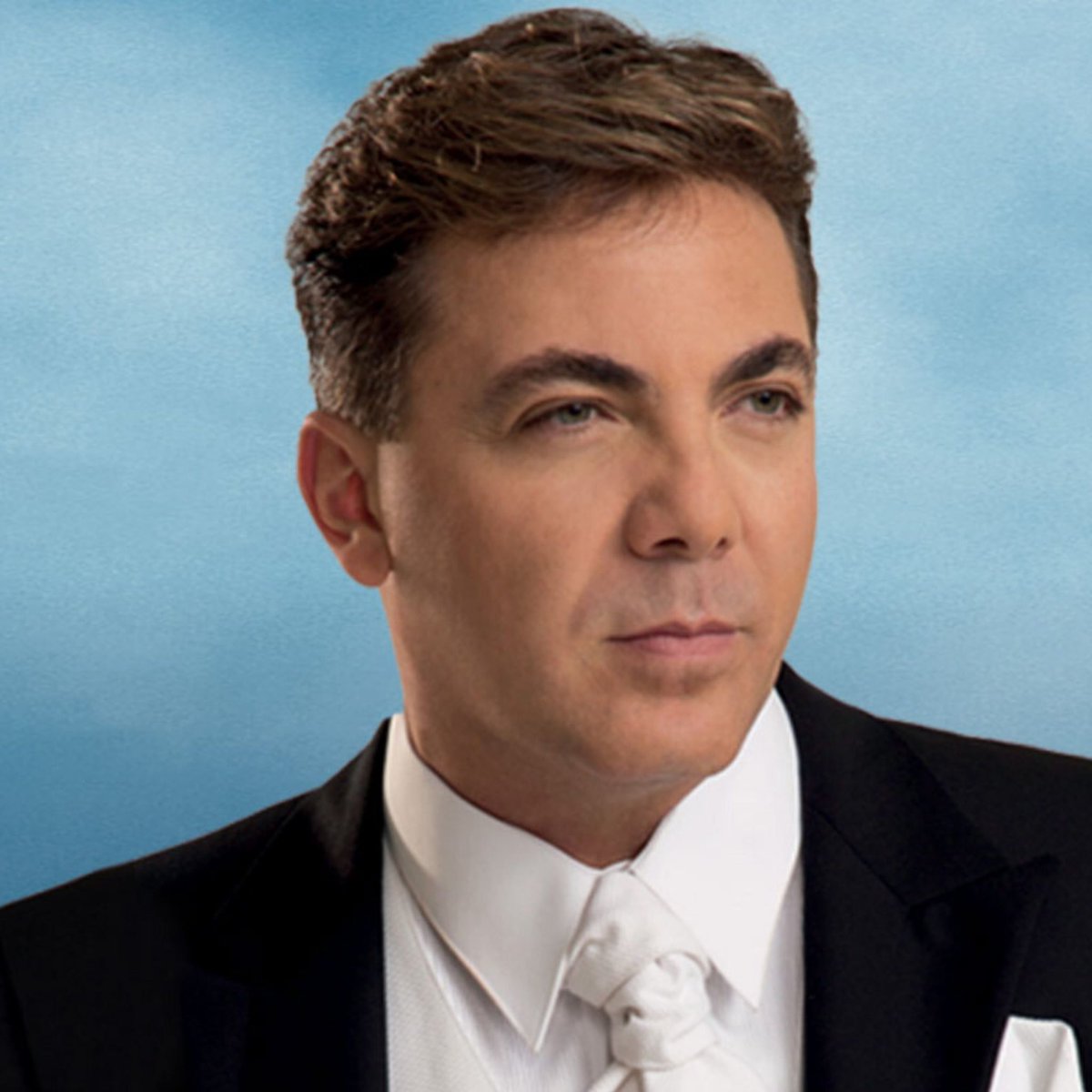 Dialtalcual's tweet photo. 💥💥¡SORPRESA! 
Acabamos de hablar en directo con @CristianCastro y nos ha anunciado que se viene a vivir a España y aquí grabará su nuevo trabajo 💚👏
¡Gracias, Cris! 😃

Puedes dejarle nota de voz 
📲646247711
✍️#EscuchoDialTalCual

@RafaCanoOficial @PatriciaImaz @Cadena_Dial https://t.co/8JqgWN0hmq