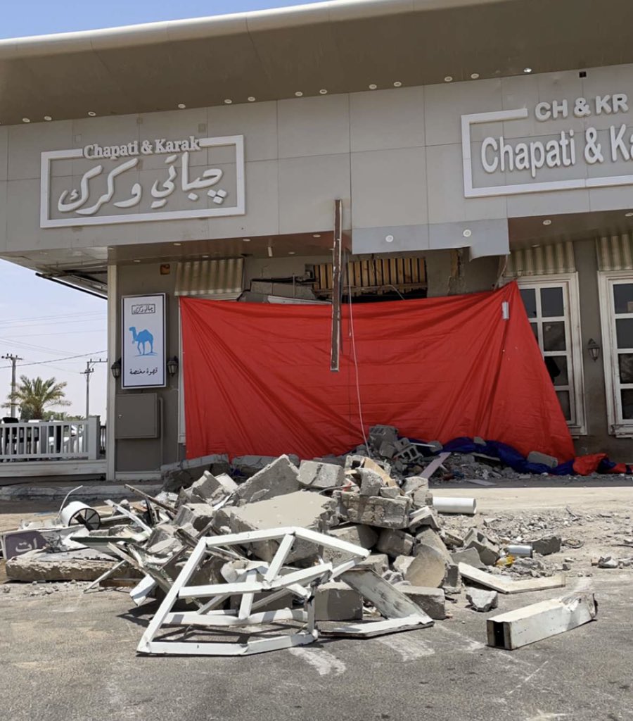 أصبحت #الدوادمي وأهاليها على حادث مأساوي شنيع وأنباء عن وفاة شخص وإصابة آخرين..الحمد لله على كل حال .. أرجو من أخي القدير سعادة المحافظ أ.سلطان السديري الاجتماع العاجل بالجهات المعنية لتحديد مكامن الخطر الميدانية في المحافظة،وحثهم - مع المتابعة- بتفعيل وسائل السلامة والتهدئة.