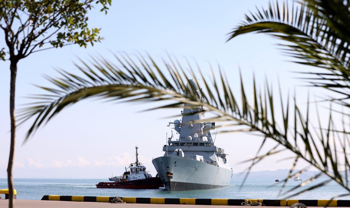 MIAofGeorgia's tweet image. The Royal Navy ship #HMSDEFENDER has arrived at the Batumi Port.

The ship&apos;s visit serves to demonstrate the close cooperation between the #UnitedKingdom &amp;amp; #Georgia in the defence and security field.
🇬🇪🇬🇧
police.ge/en/14743