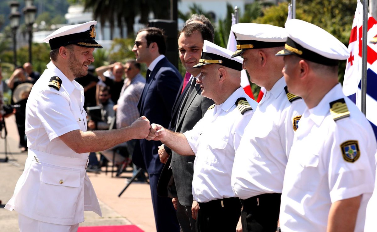 MIAofGeorgia's tweet image. The Royal Navy ship #HMSDEFENDER has arrived at the Batumi Port.

The ship&apos;s visit serves to demonstrate the close cooperation between the #UnitedKingdom &amp;amp; #Georgia in the defence and security field.
🇬🇪🇬🇧
police.ge/en/14743