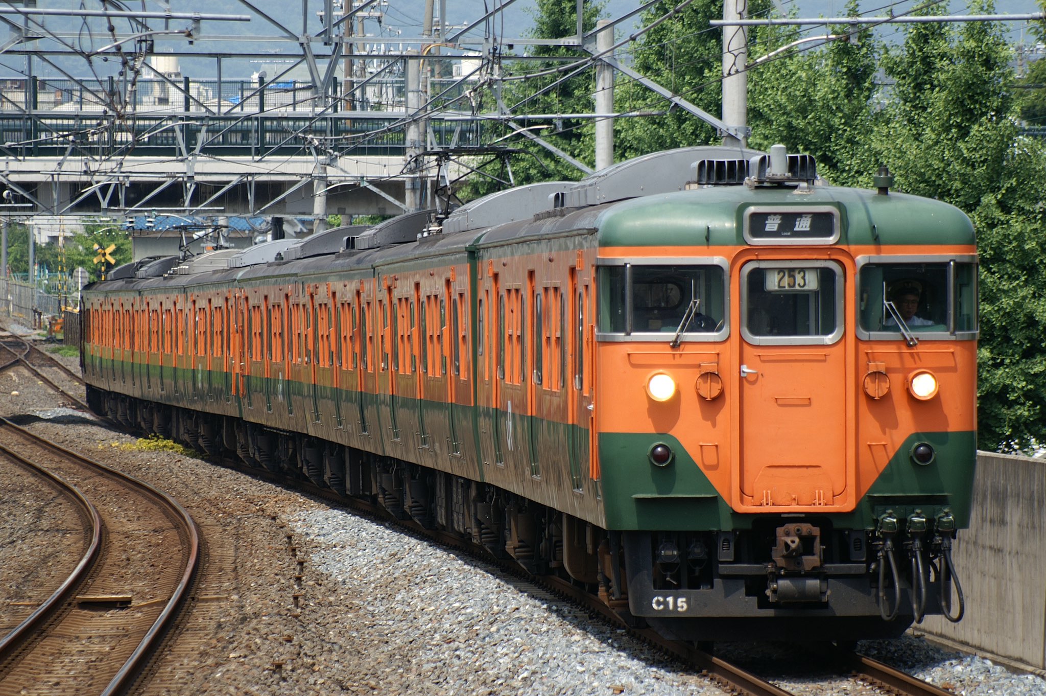 としぼう プラレールひろばきょうと なんか流行ってるし ついついやってしまう あの年の今日 04年6月26日 2本立て続けにネタがやってきた 嵯峨野線花園駅にて カレンダー見ると土曜日だったので 仕事サボって撮ってたんでしょうな T