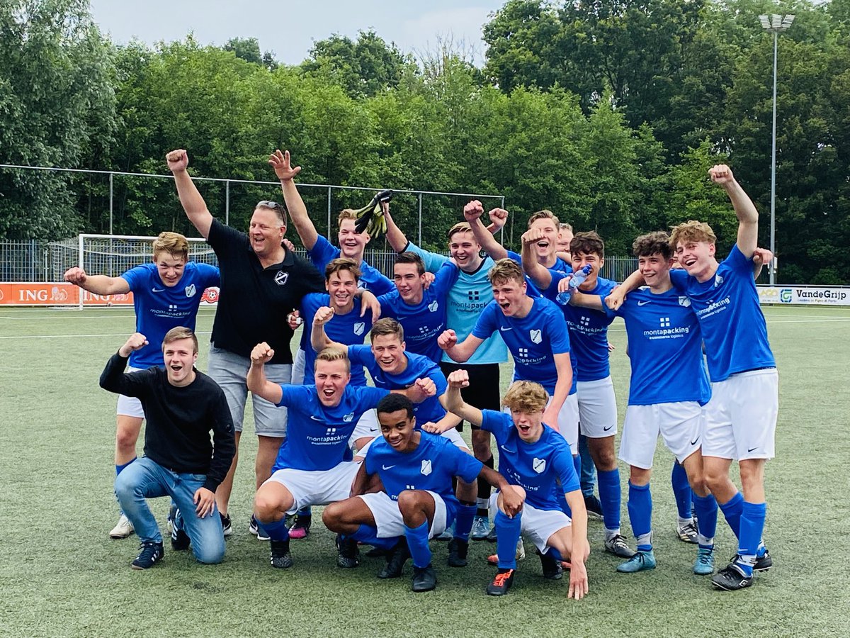 WilkoKortleve's tweet photo. Hoppa. De Regiocup is binnen. Drie 1e klassers verslagen. Mooi afscheid. Trots op โmijnโ mannen. #vvac https://t.co/tFTsZ39IA3