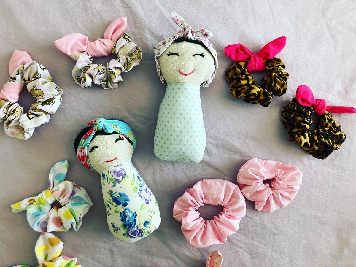 PeonyProjects's tweet photo. Some of our mummy and me Scrunchies just hanging out with these beautiful Mummy and Me dolls, that my mum made for Mae and I for Christmas

I love matching with my little one and Mummy &amp; Me hair accessories were what got me started with Peony Projects last year. Check out @Etsy https://t.co/eeesYVu5Ip