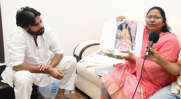 AjithPSPK_fans's tweet image. AP Govt. Merely Issued G.O.s due to Pressure From Chief @PawanKalyan's Kurnool Rally
6 months Since G.O. Issued but the Procedures were not followed by AP Govt. & Case Files were not given to Central CBI Office
This Shows the Lack of Sincerity
#JusticeForSugaliPreethi