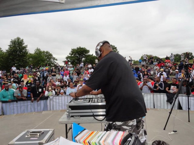 Back when Biz Markie rocked the world's only pair of 7″ Technics turntables! 🤩