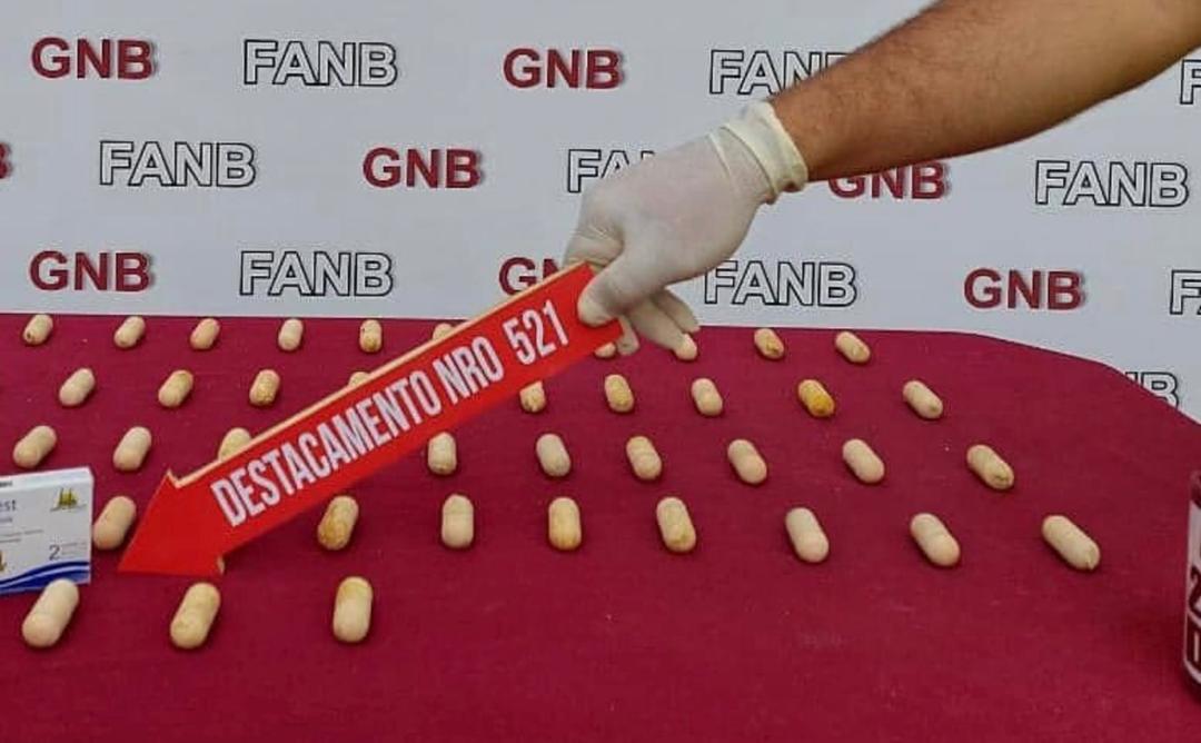 @GNBAnzKM52 (@gnbanzkm52c) on Twitter photo #GNBAnzoátegui📍En el Puerto Guanta, efectivos de la <a href="/GNB_AnzoatD521/">GNB Pto La Cruz Anzoátegui</a> adscritos a la <a href="/GNB_Anzoategui/">GNB Anzoátegui 😷👍🏻</a> incautaron 76 envoltorios tipo dedil de cocaína con un peso total de 1,74 kgs.
#26Jun #FANB #GNB
#InvictosAyerInvenciblesHoy
#GNByPuebloVictoriosos
#YoSoyFANB
.<a href="/NicolasMaduro/">Nicolás Maduro</a> #GNBAnzoátegui📍En el Puerto Guanta, efectivos de la <a href="/GNB_AnzoatD521/">GNB Pto La Cruz Anzoátegui</a> adscritos a la <a href="/GNB_Anzoategui/">GNB Anzoátegui 😷👍🏻</a> incautaron 76 envoltorios tipo dedil de cocaína con un peso total de 1,74 kgs.
#26Jun #FANB #GNB
#InvictosAyerInvenciblesHoy
#GNByPuebloVictoriosos
#YoSoyFANB
.<a href="/NicolasMaduro/">Nicolás Maduro</a>