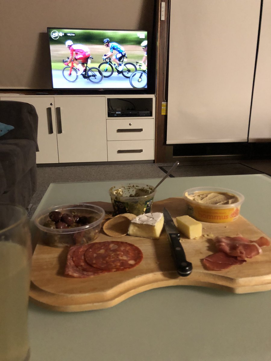 Travis_Mahoney's tweet image. Night 1 🚴🏼‍♂️ 💯 
#couchpeleton