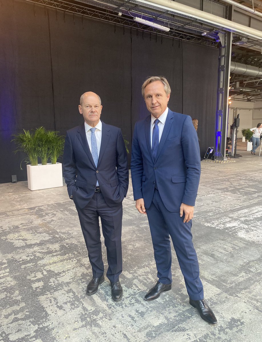 ch_rouillon's tweet photo. 🇩🇪🤝🇫🇷 Bonne chance à @olafscholz futur chancelier de l’Allemagne🤞 Avec courage et sérieux, nous pouvons bâtir une Europe plus intégrée, plus prospère, plus sociale, plus écologique, plus démocratique ! 🌹✊
#MitMut @pes_cor @pes_pse https://t.co/K0CXQtn6Qt