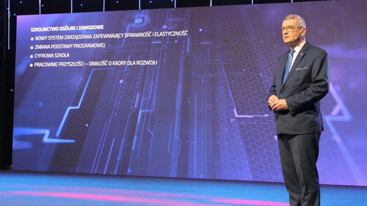 💬 Szczególną uwagę przywiązywać będziemy do kształcenia w zakresie STEM (Science, Technology, Engineering, Mathematics) – w każdym powiecie utworzone zostanie przynajmniej jedna Pracownia Przyszłości. 
➡<a href="/wmurdzek/">Wojciech Murdzek</a>
#PolitykaOdNowa
#KongresPorozumienia