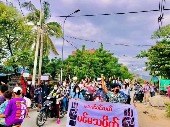 LwinKc's tweet photo. Main Strike of Aung Pin Lal against the military dictatorship marched with motorcycles on the streets in Mandalay.
#GenocidalMilitary #June26Coup
#WhatsHappeningInMyanmar https://t.co/dRHqZjnJRo