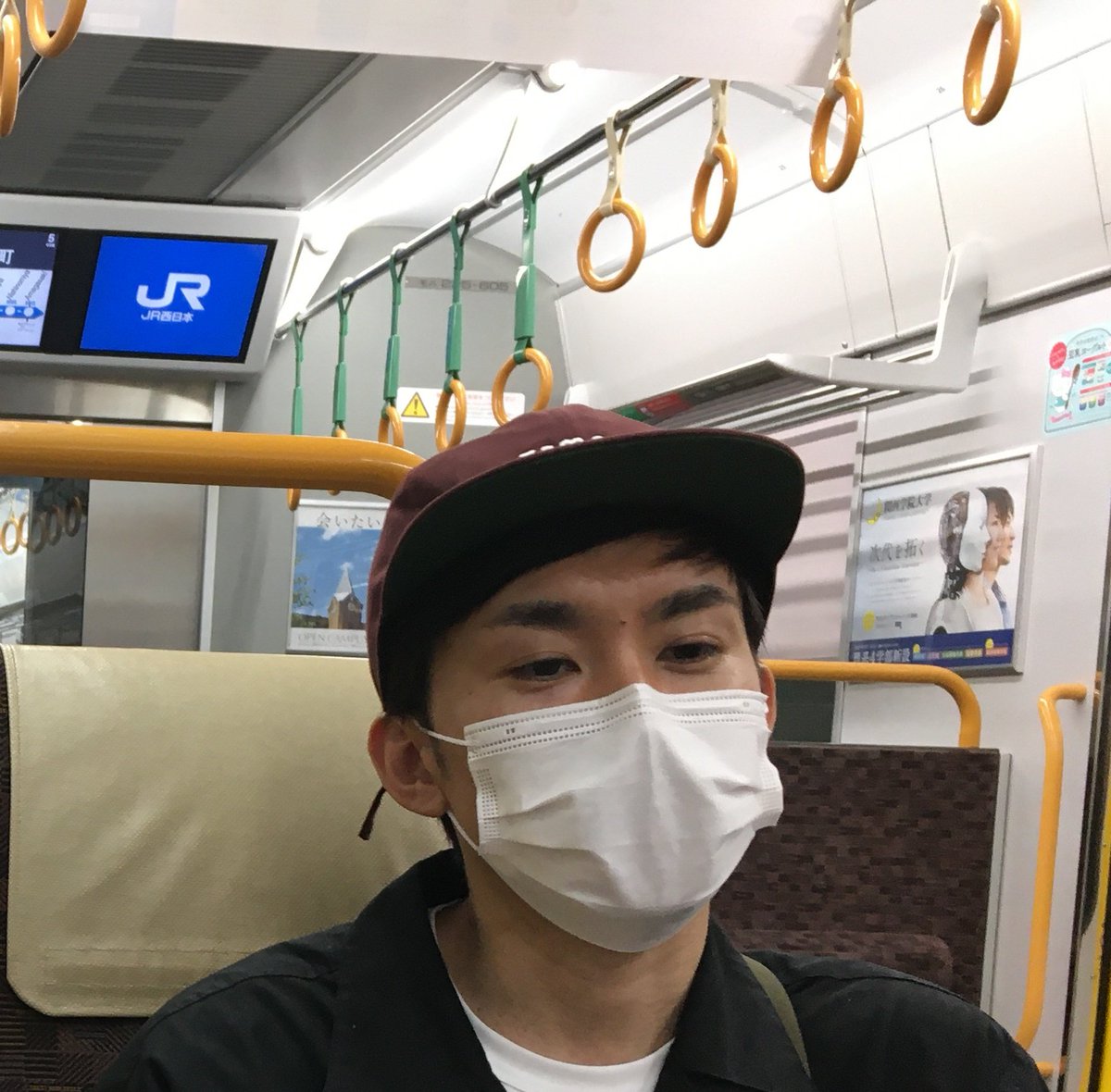 kaburerahyodo's tweet photo. 告白します。私が帽子をかぶる一番の理由は 日差しを避ける為でもなくオシャレでもなく、挨拶する時 どんなに顔や声が死んでても 帽子を脱いですることによって ちゃんとやってる感を醸し出せるからです。 https://t.co/y0ylbjciSL