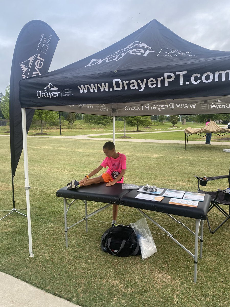 Yeargbe's tweet image. Hanging out w my wingman at the @HewittFound 5k this morning. @DrayerPT is proud to be a part of this event! Drop by and say hello!