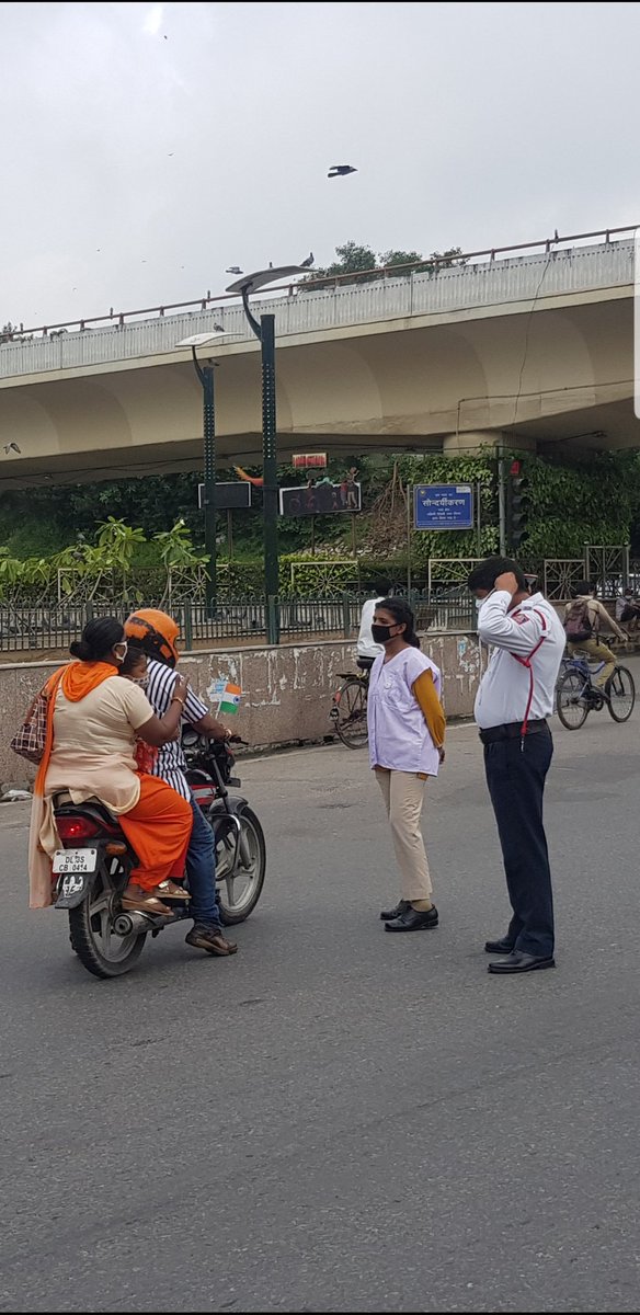 YBDSINDIA's tweet photo. YBDS Volunteers controlling traffic as well as spreading awareness among people about road safety and traffic rules.
@dtptraffic
@TransportDelhi
@NITIAayog
@MORTHIndia
@MORTHRoadSafety
#roadsafety  #followtrafficrules https://t.co/a2uoOeToXh