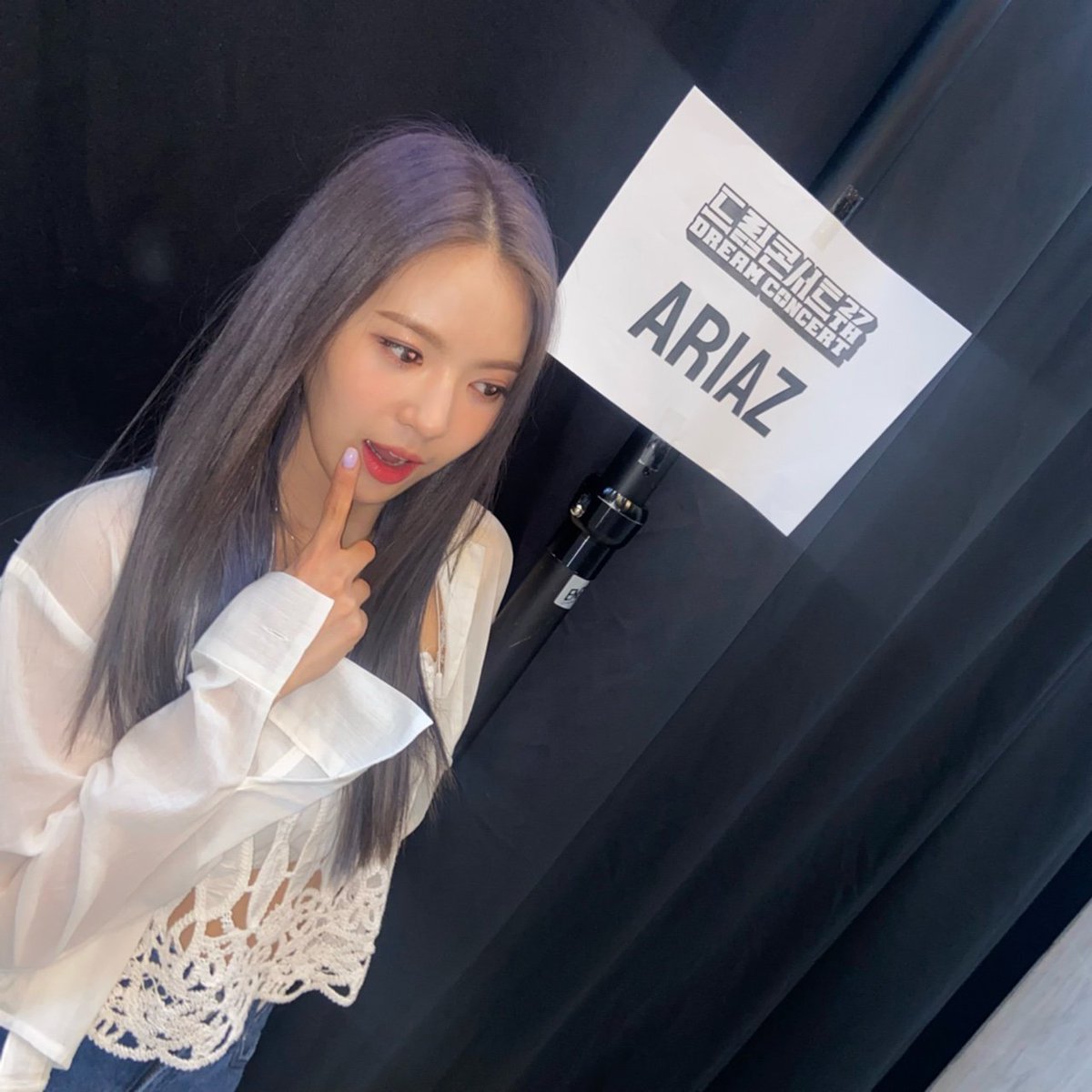 official_ARIAZ's tweet photo. #아리아즈_시현
사랑하는 우리 아쯔들💗 니가참좋아 앨범 나왔어요ㅠㅠㅠㅠ 너무너무 보고싶었어요 유치원때 장기자랑으로 쥬얼리 선배님들 니가 참 좋아 했을때가 기억에 생생한데,,이렇게 리메이크 앨범으로 찾아와서 행복합니다💗 아쯔들~~니가 참 좋아! https://t.co/9hxsB48ecW