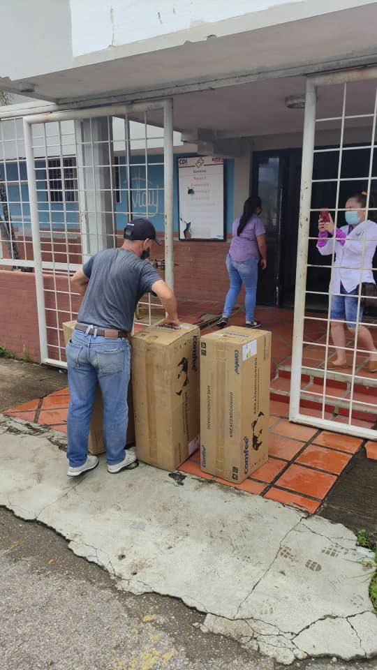 _LaAvanzadora's tweet photo. Entrega de Aires Acondicionados de 12mil BTU, en el CDI 23 de Enero, todos ya instalados y distribuidos en las siguientes áreas:
* Emergencia 
* Hospitalización 
*Terapia 
*Odontología 
*Ultrasonido https://t.co/GZUhAzx5zf