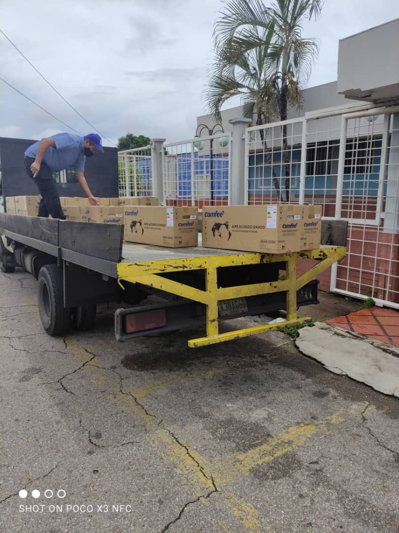 _LaAvanzadora's tweet photo. Entrega de Aires Acondicionados de 12mil BTU, en el CDI 23 de Enero, todos ya instalados y distribuidos en las siguientes áreas:
* Emergencia 
* Hospitalización 
*Terapia 
*Odontología 
*Ultrasonido https://t.co/GZUhAzx5zf