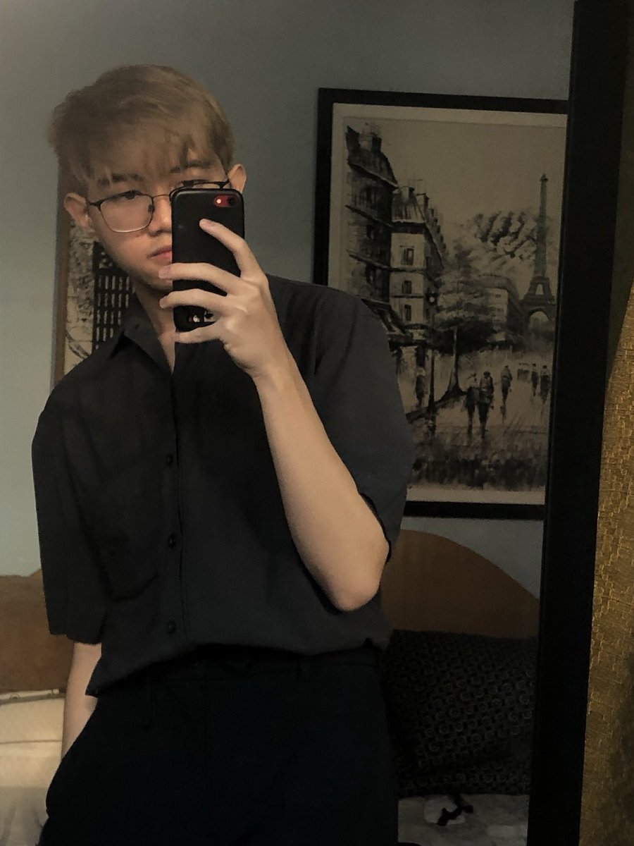 RegiBabes's tweet photo. black just looks too good on me 🖤 https://t.co/yoWJvr9dY4