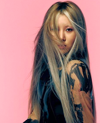 WORLDMUSICAWARD's tweet photo. Happy Birthday to the beautiful and very talented #YerinBaek! 👩‍🎤💐🎂‍🍾🎁🎉🎇 ☀️👑 #HappyYerinBaekDay  #BaekYerin 
#YerinTheGenuineDay https://t.co/stuElYHZQu