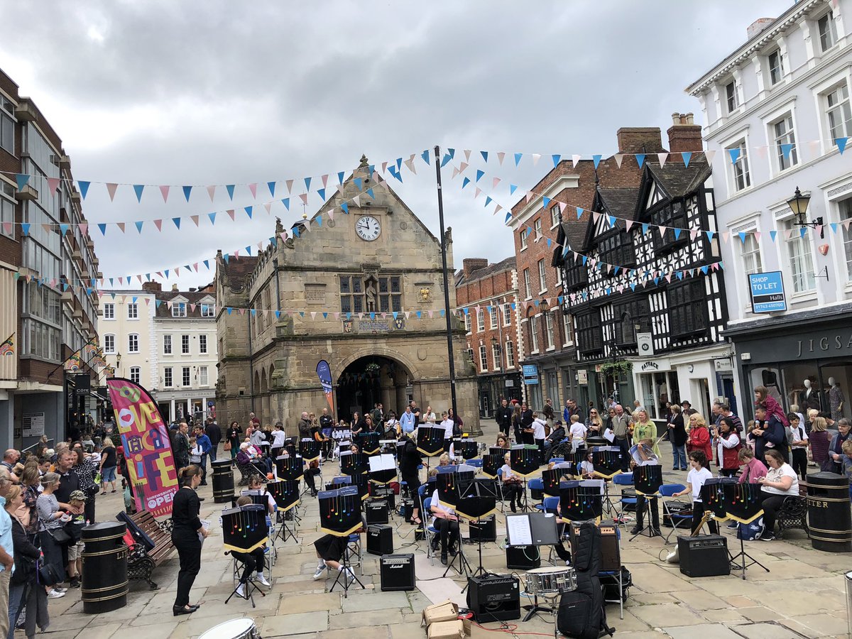Fabulous morning in the square @ShropMusic #Shrewsbury #teachingmusic #changinglives @ShropCouncil #music @karenwkirkland thank you for the opportunities that sms give our children 🎶 🎼 #artsaward