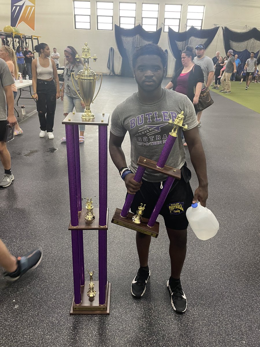 It was a great night for the Lift-A-Thon last night. Congrats to <a href="/9_Droppa/">D’Marcus McKinney</a> for winning the "pound for pound" champion! A lot of great performances and we can't wait to build on those for this upcoming season! #AviatorPride #Family