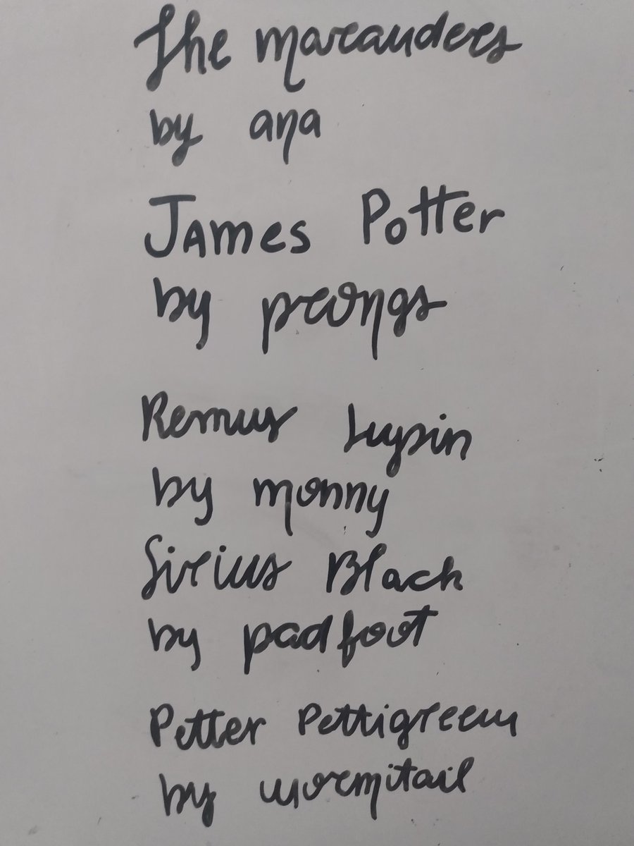 cometswolfstar's tweet image. ontem eu tentei fazer a caligrafia dos marauders no quadro da minha mãe, achei que não combinou mas ficou bonitinho