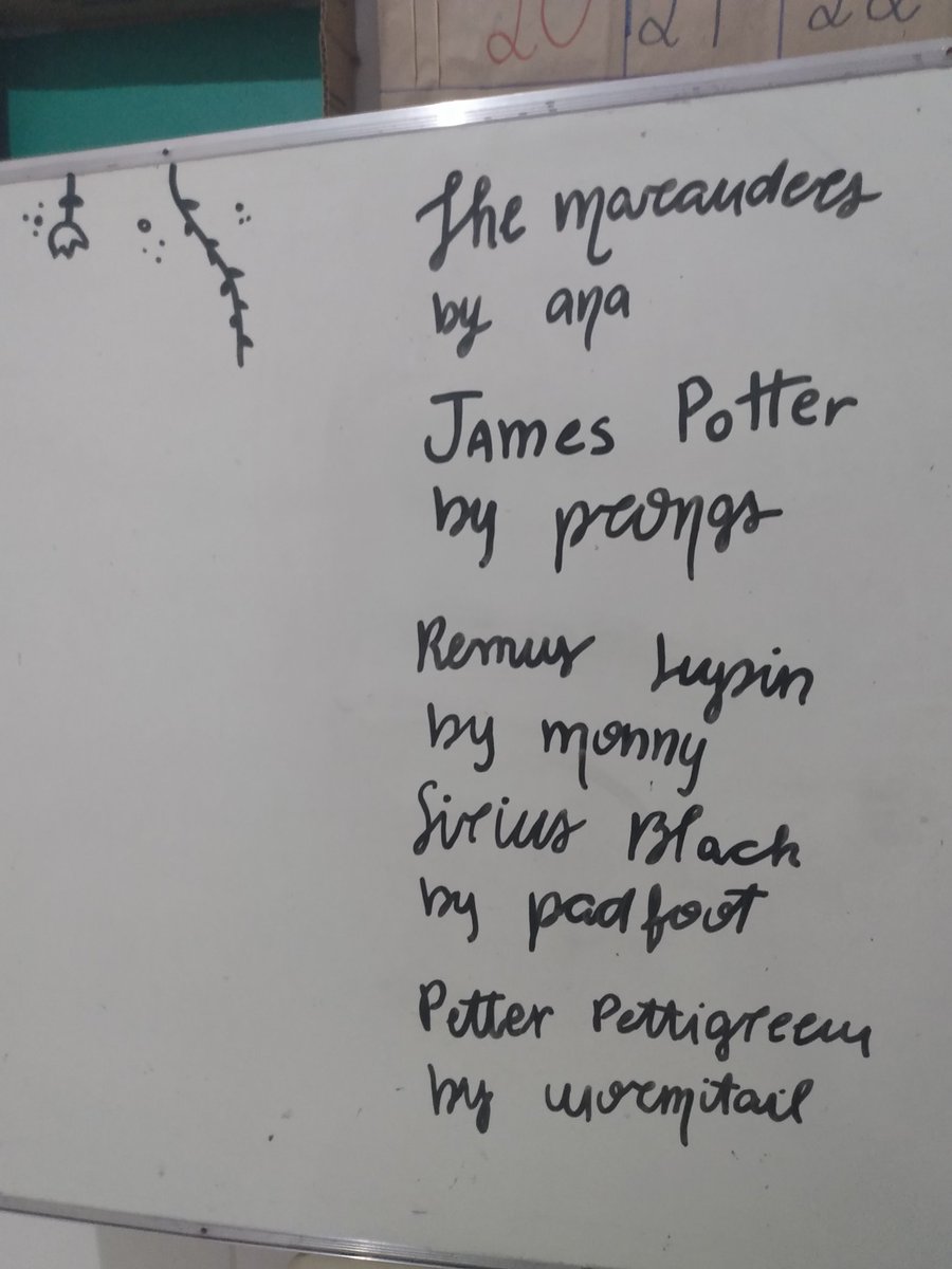 cometswolfstar's tweet image. ontem eu tentei fazer a caligrafia dos marauders no quadro da minha mãe, achei que não combinou mas ficou bonitinho