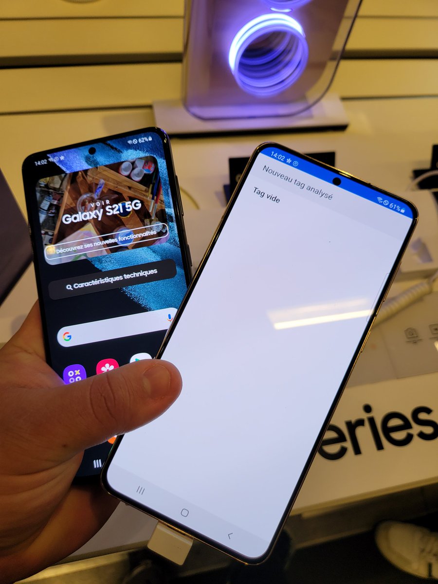TechHighest's tweet image. Sorry not sorry but these two phones feel the EXACT same. (S21 and S21+)