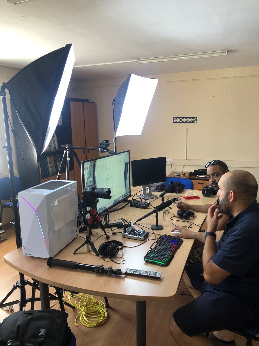 A las 16:00 estamos de vuelta con los amigos de Lighthunters. Ellos ya se están preparando. 

congreso-inight.com