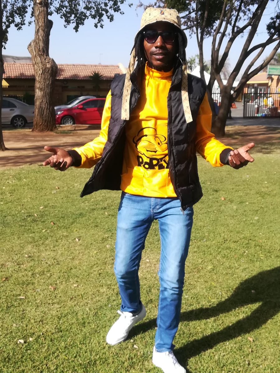 FlameSpitterOff's tweet image. I'm out here at Bahama Bar (Kwa-Thema) with the team. I'm ready for my fans🔥 Fede How do I look ? 💯
#ilangabeentertainment💧
#flamespitter👑