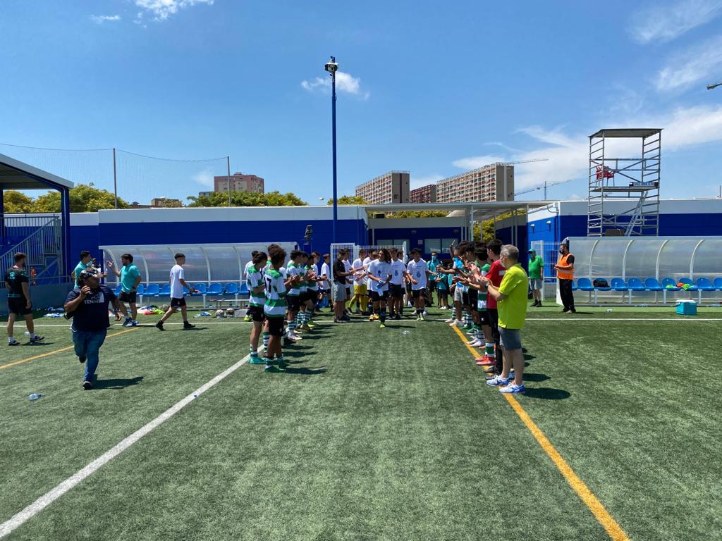 🏆 CAAAAAMPIONS DE LLIGA🏆

El Cadet B guanya el títol després de superar a la UE Sants, segon classificat, per 4-0! 

💙 Som planter!

#RCDE | #planterRCDE