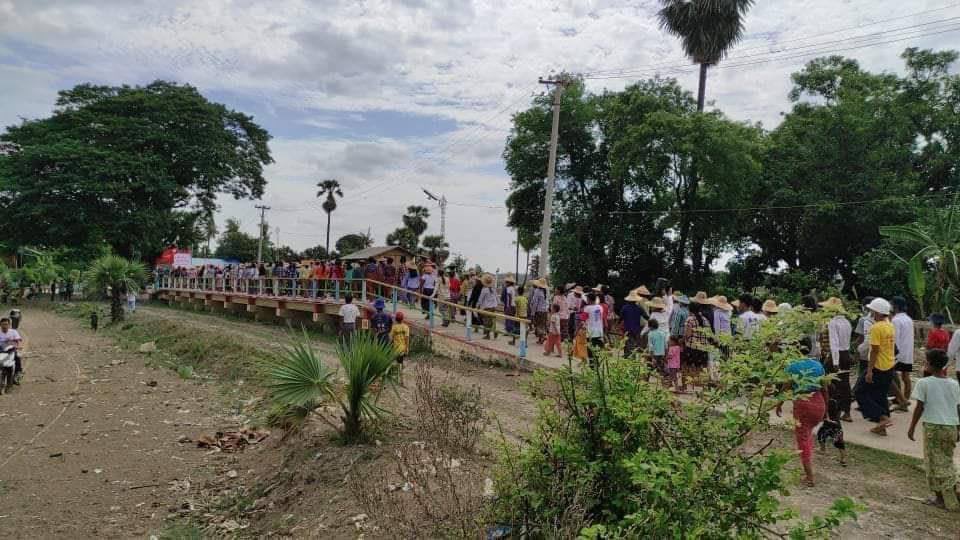Residents of #LatPadaung District and #Salingyi Tsp marched in protest of the coup regime. #GenocidalMilitary #June26Coup #WhatsHappeningInMyanmar