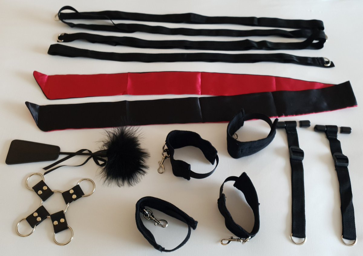 LadyAnniaOff's tweet photo. J'ai reçu, la semaine dernière, ces accessoires de bondage et je les ADORE 🎁

Merci @PaloquethS pour la découverte de ce produit et le plaisir qui en a decoulé... 🔥

Les liens sont résistants, et le bandeau pour les yeux (qui peut aussi servir de lien) très doux ! 🥰

L.A. 💋 https://t.co/4FYDKuvGBT